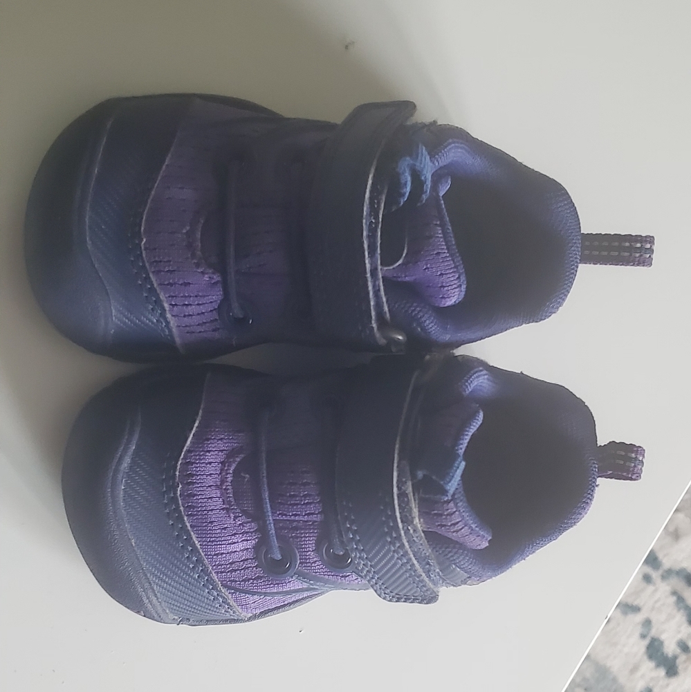 Toddler girls size 6 Keen Hiking shoes